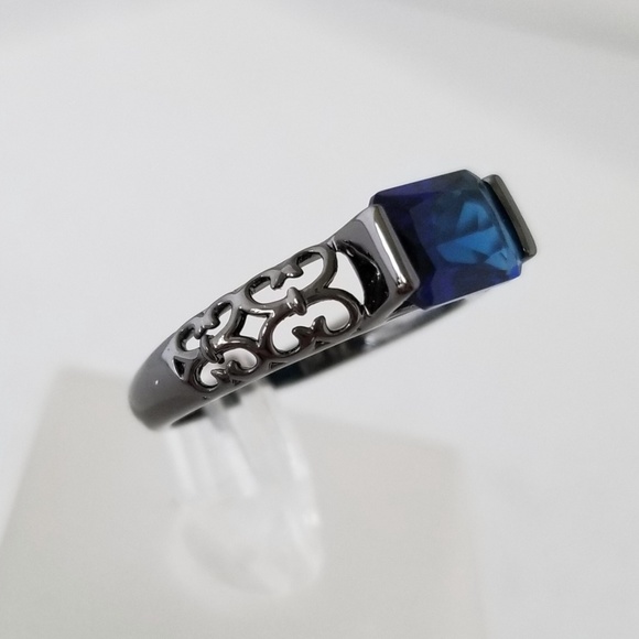 18k Horizontal Filigree Band - Picture 5 of 8